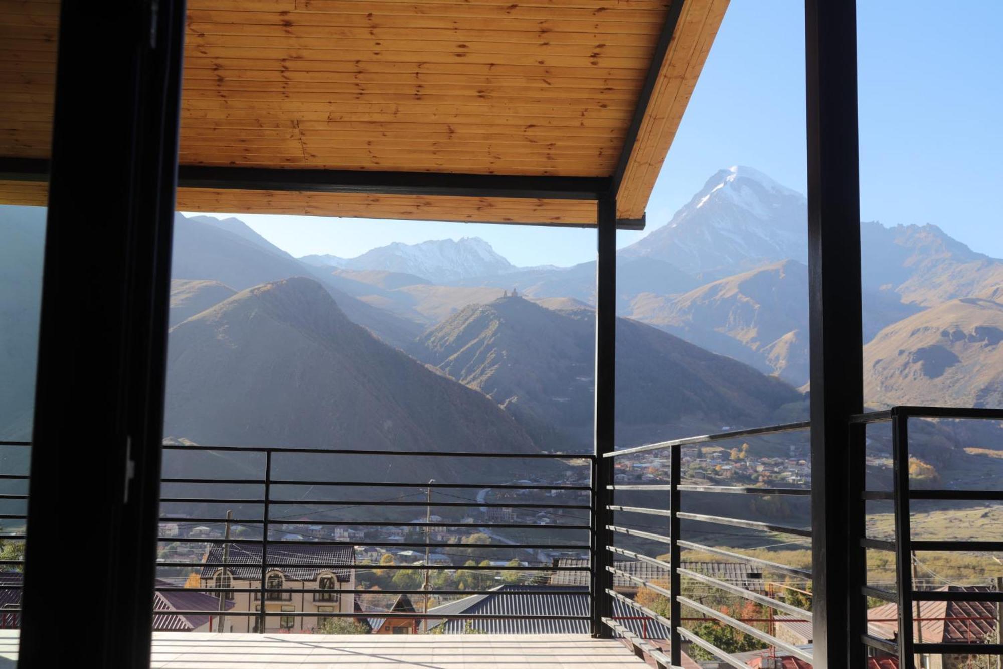 Rooftop Kazbegi Стая снимка